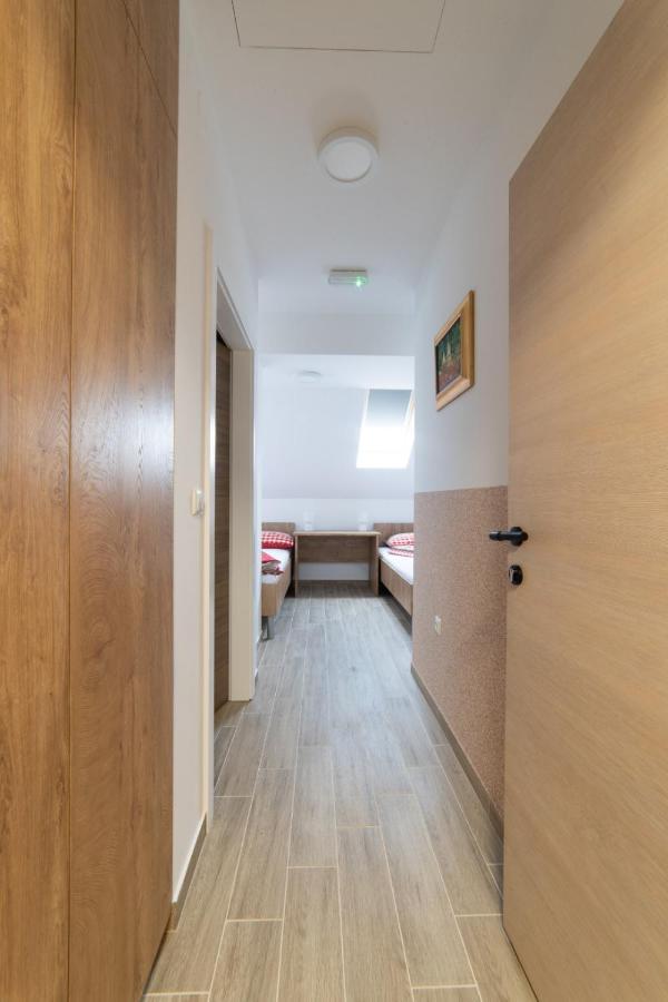 Apartmani Spoljar Zupanja Exteriör bild